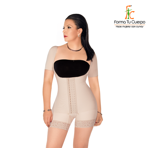 Short  Bodysuit with Central Hooks and sleeves  (Ref. O-015)